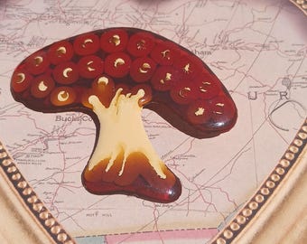 Awesome 1960s Mushroom Lucite Brooch, Circa 1960s, Wonderful and Unique, Amazing Piece! Look! Wow!