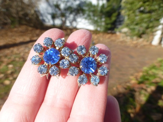 1940s Art Deco Blue Stone Gold Filled Floral Earr… - image 2
