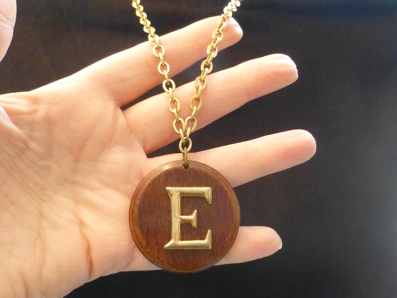 Vintage E 1960s Wooden Pendant Necklace Initial Necklace Rare Very Good Condition 24/'/' Chain Wow
