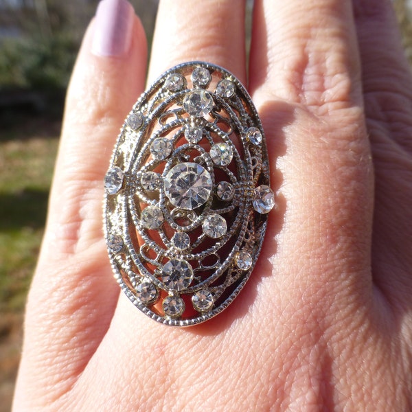 Lovely Antique Art Deco Huge Cocktail Ring, White Metal Bold Ring, Size 9, Bold! Look of Thousands! Wow