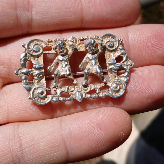 Antique Victorian Two Cherubs Solid Silver Brooch… - image 2