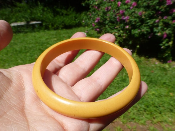 Antique Art Deco Butterscotch Bakelite Bangle, 19… - image 3