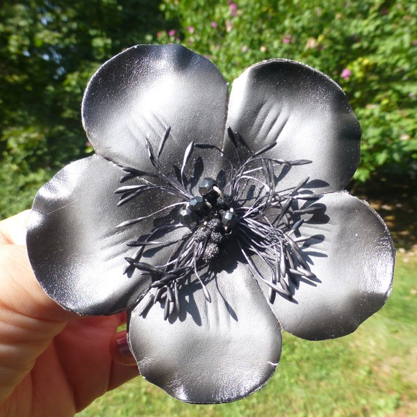 vintage Énorme Vegan Leather Flower Power 1970s Broche, Pièce charmante, Belle idée cadeau, Doit voir, Regardez!