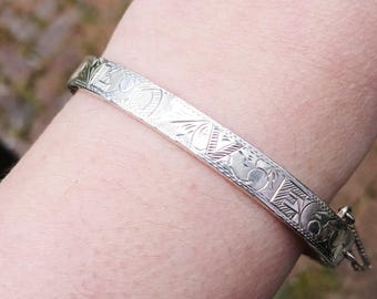 A Lovely English Chester Hallmarked Silver Large Chunky Vintage