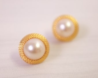 vintage 1980s gold & pearl earrings | vintage gold pearl studs | large pearl earrings | large 1980s gold pearl earrings