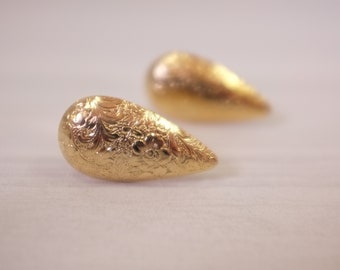 vintage gold floral earrings | vintage 1980s floral teardrop earrings | vintage gold embossed clip on earrings