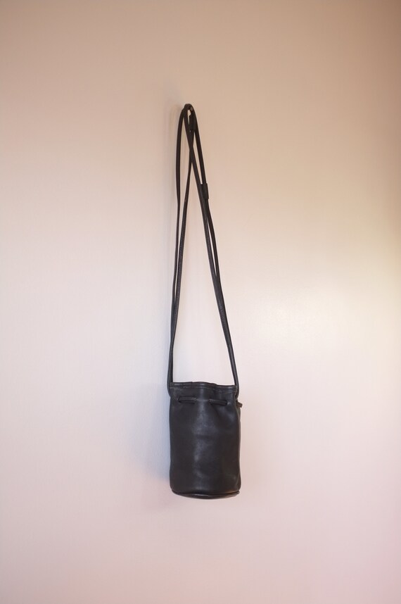vintage black leather bucket bag | small black dr… - image 4