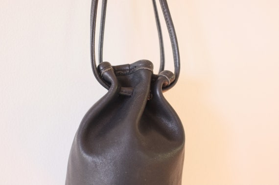 vintage black leather bucket bag | small black dr… - image 7