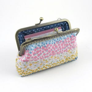 Liberty of London, porta-moedas, bolsa com fecho, bolo em camadas, compartimentos para cartão de crédito, carteira Kisslock com armação de metal