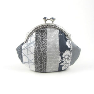 Damen Portemonnaie, Baumwollpatchwork in grau und weiss, Portemonnaie mit Klippverschluss, handgenähter Metallrahmen