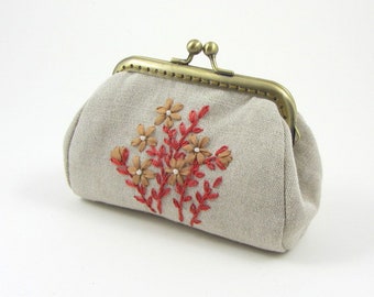 Embroidered linen purse, hand embroidery with silk ribbons, kisslock purse, floral clasp purse, linen frame pouch