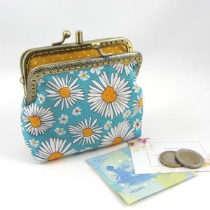 Double section kisslock purse, daisy cotton coin and card purse, womens fabric clutch wallet