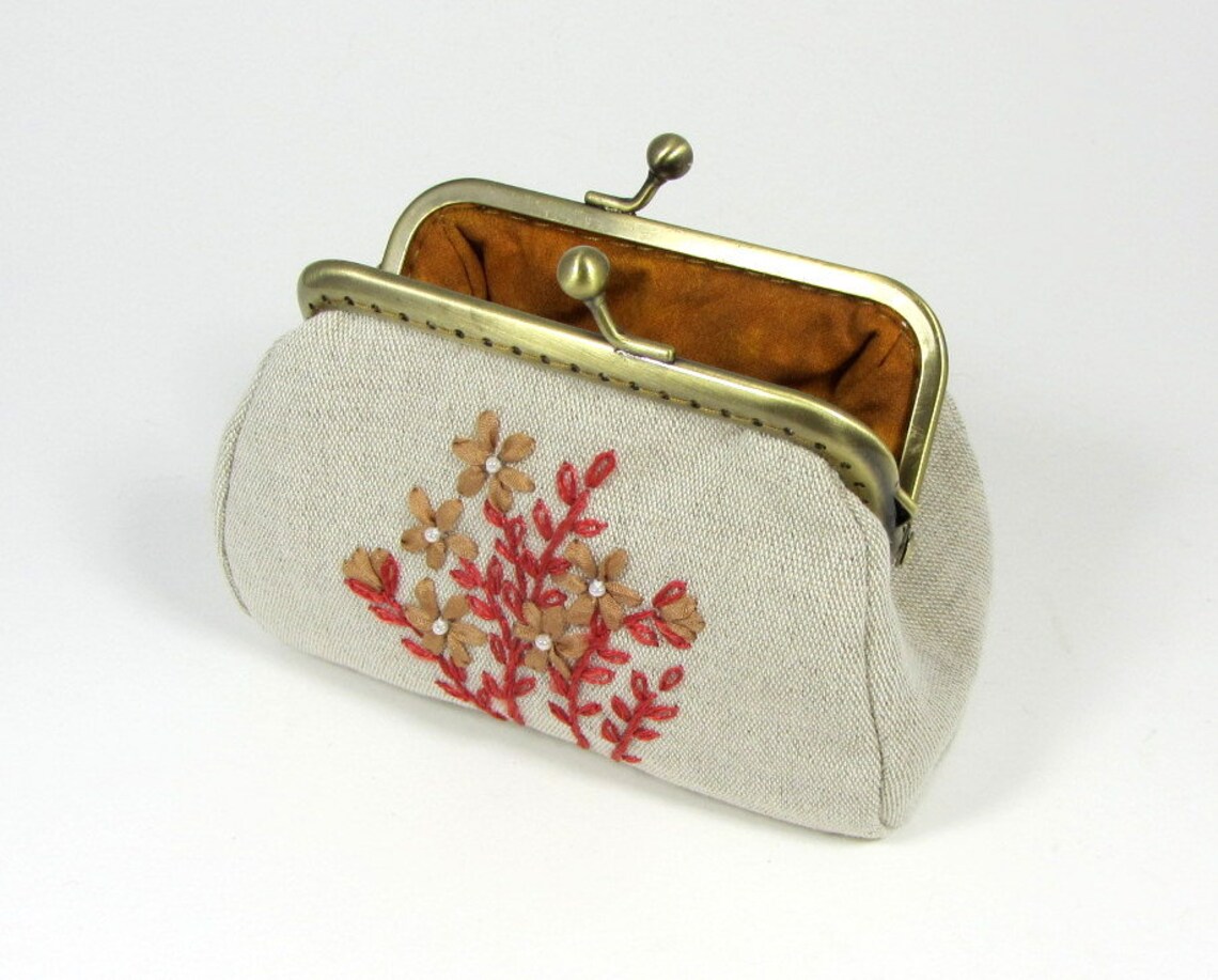 Porte-monnaie Brodé Pivoine Dorée – Toile Avec Fermoir Kiss-lock – 8,9x7,1 Cm – Pour Pièces, Cartes, Bijoux
