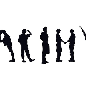 Könnte beinhalten: Eine schwarze Silhouettengrafik, die das Wort ARMY buchstabiert, wobei jeder Buchstabe durch die Formen von Personen in verschiedenen Posen gebildet wird. Der Buchstabe A zeigt zwei Personen, R eine Person, M eine und Y eine.