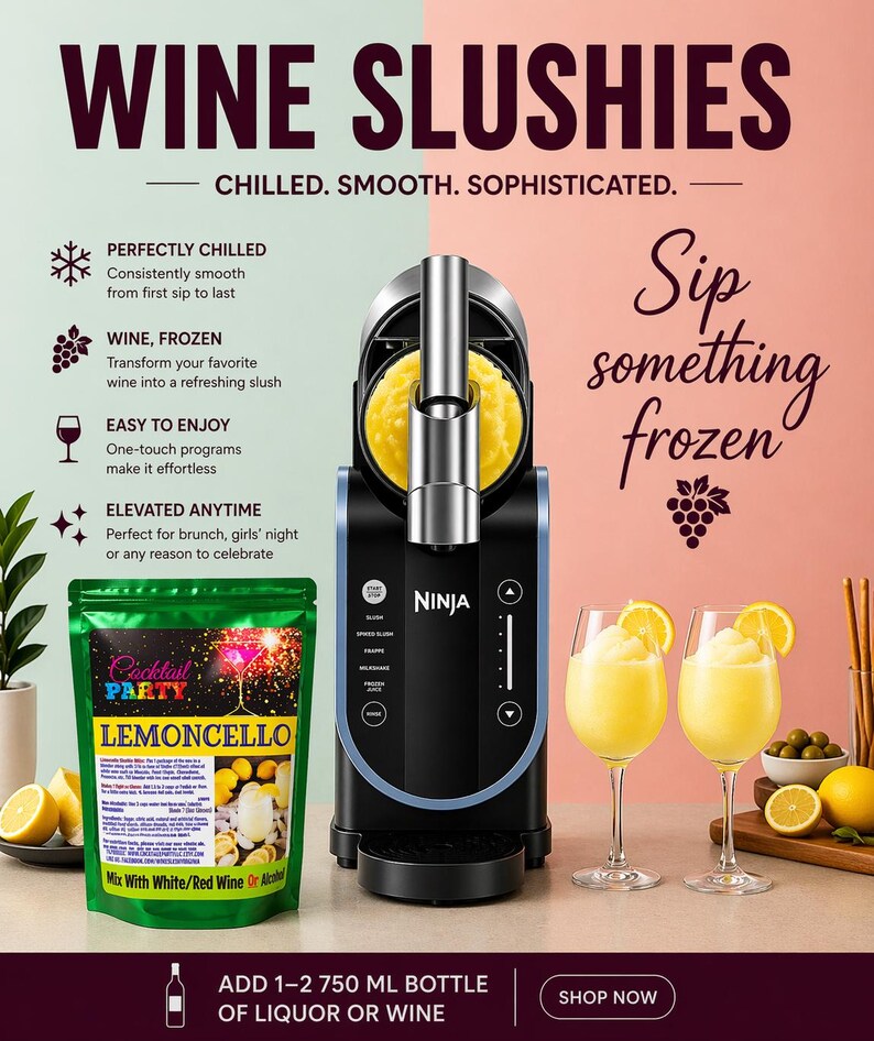 Puede incluir: Una m&aacute;quina de granizados de vino negra Ninja con un granizado amarillo en el interior, junto a dos vasos de granizados amarillos adornados con rodajas de lim&oacute;n. A la izquierda hay una bolsa verde de mezcla de c&oacute;ctel Party Lemoncello.