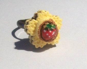 Double box ring, ring chocolate strawberry tart fingering pastry helgasfashion