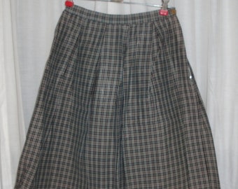 Cute Original Vintage 50s 60s Black & Green Plaid Cotton Skirt with Inverted Pleats  Side Zip  Waist 24"