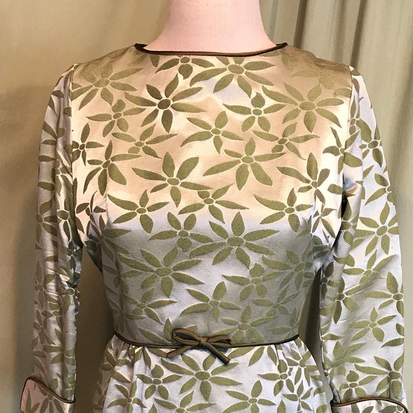 Chic Vintage 50's Green Floral Brocade Cocktail Sheath Wiggle Dress Long Sleeves Bust 34 Waist 28