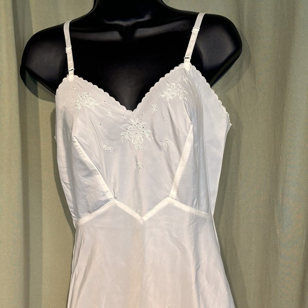 Lovely Original Vintage Mid-Century Fischer Heavenly Lingerie Nylon Blend Off-White Taffeta Full Slip Tag Size 32 Bust 32