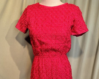 Sweet Vintage 60s J. Harlan Red Short Sleeve Sheath Dress w Woven Ribbon & Button Back Bust 38 Waist 23 to 29