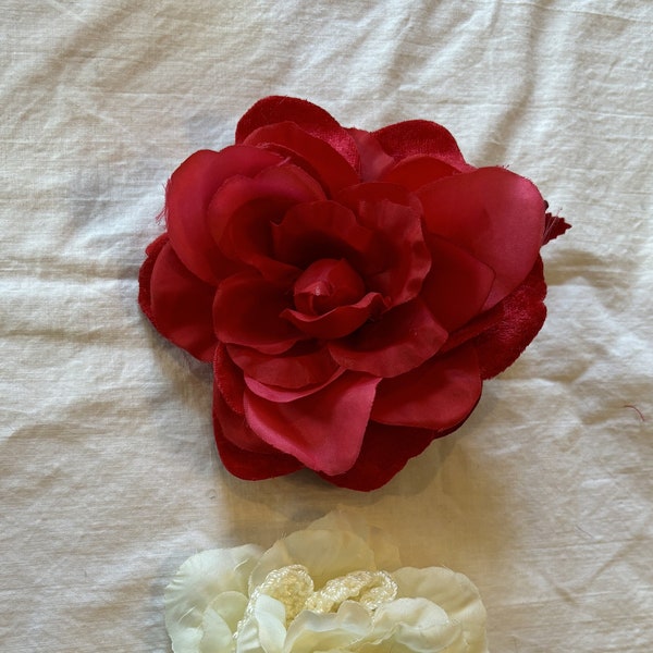 2 Fun Original Vintage Fabric Flower Pins Red Rose & Off-White Flower with Crocheted Petal Accents