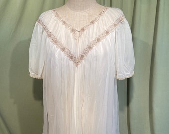 Lovely Original Vintage Mid Century Seamprufe Beige Nylon Peignoir Robe Tag Size 34 Bust 38"