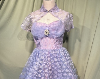 Sweet Original Vintage 50s Sylvia Ann Bridal Originals Lavender Lace Strapless Cupcake Dress w Lace Shrug Tag Size 14 Bust 34 Waist 26