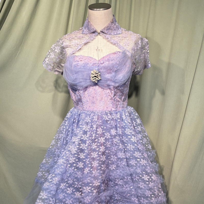 Vintage White Lace Pattern Large Puffy Skirt Satin 16th Birthday Homecoming Dress cc4241