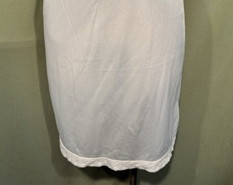 Lovely Original Vintage Sears White Nylon Half Slip Size Small Waist 19" to 26"