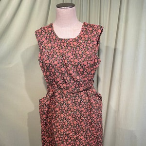 Charming Original Vintage 40s 50s Pink & Green Floral Sleeveless Belted Dress w Big Pockets Bust 40 Shoulders 16 .5 image 1