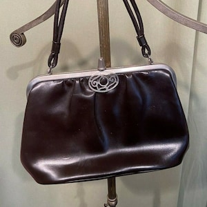 Encantador bolso de mano original vintage de mediados de siglo marrón de piel sintética con asa superior