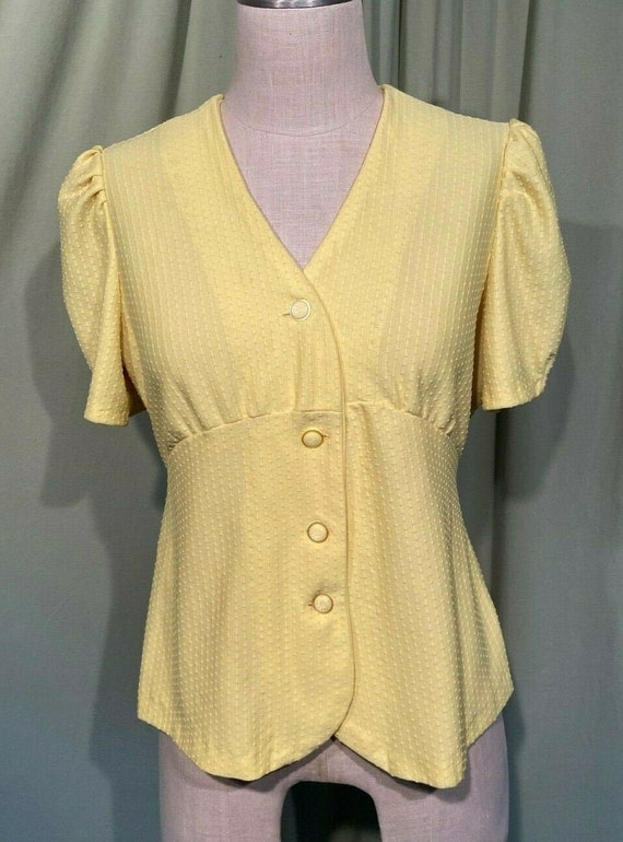Cute Original Vintage 70s Poly Blend Hawaiian Short Sleeve Button Front Blouse Tapa Designs Brand Bust 42