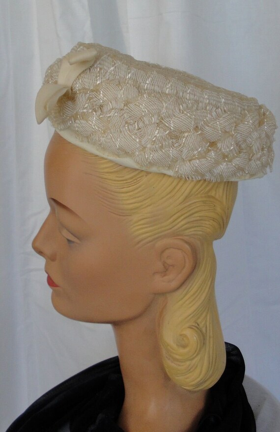 Chic Original Vintage Mid Century Valerie Modes Cream Color  display picture 1