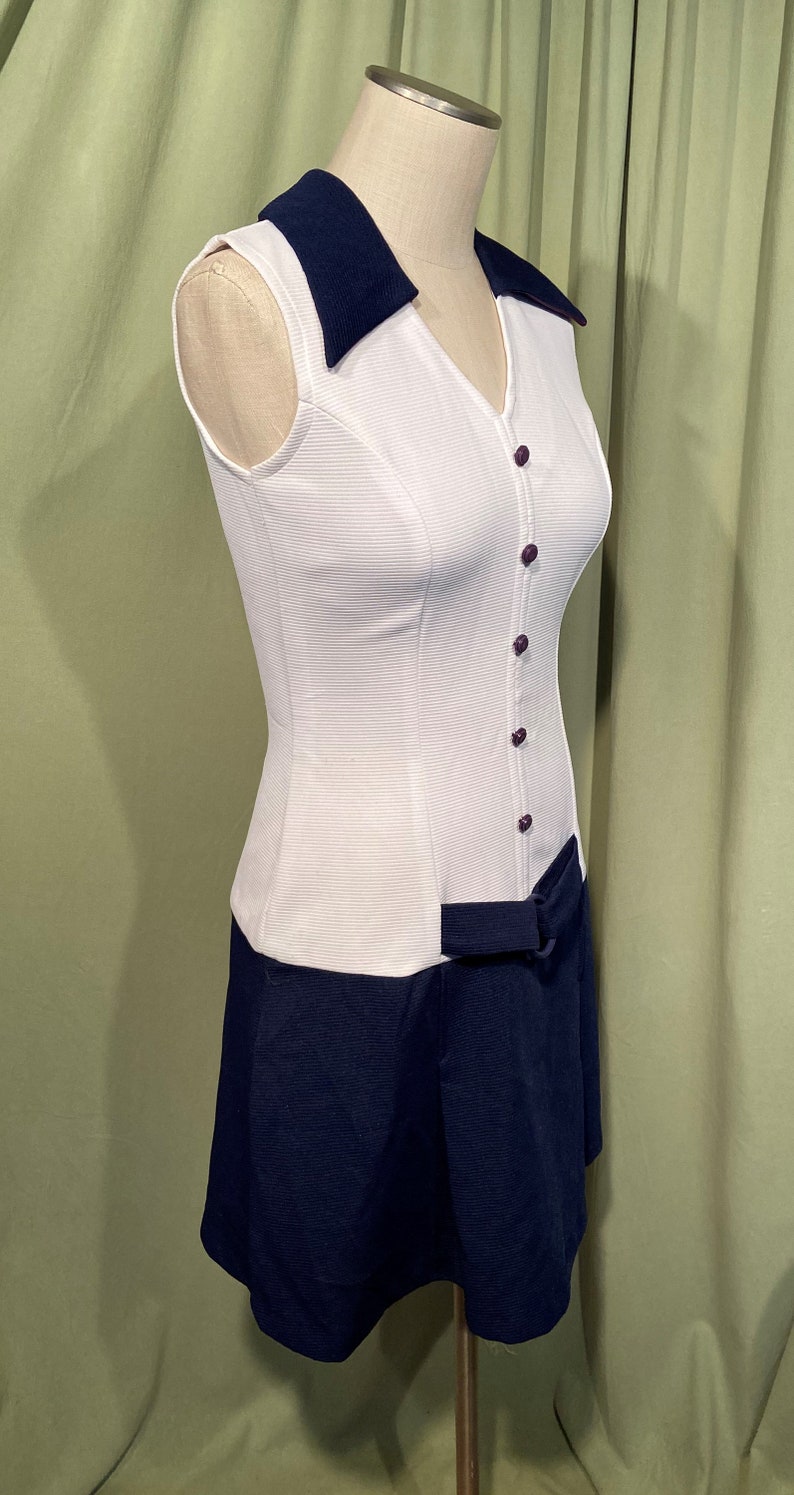Cute Vintage 60s Navy Blue /& White Polyester Sleeveless Dress Big Collar Drop Waist Bust 32 Waist 26