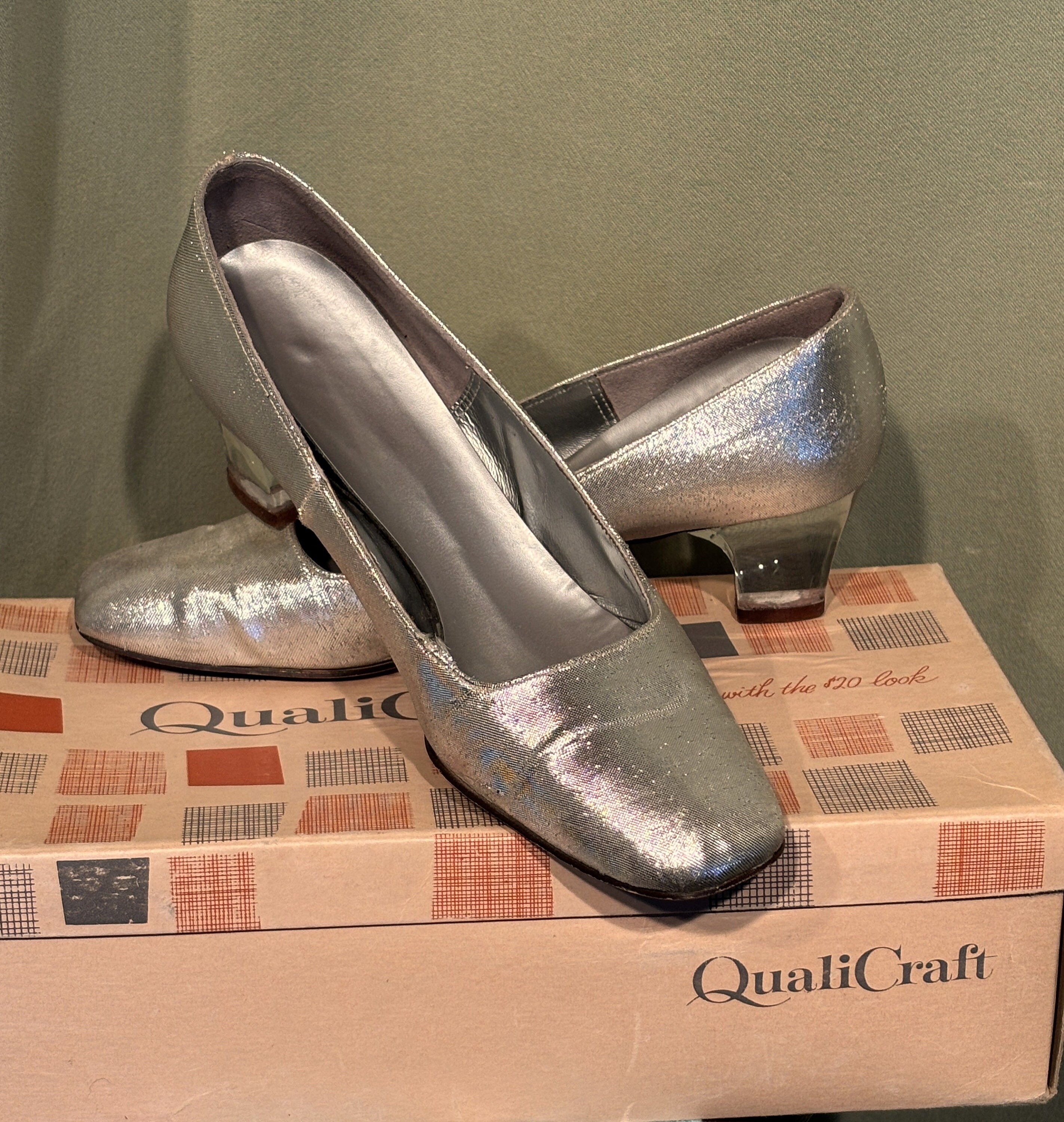 silver dress shoes pumps Anne Klein Glitter Silver Heels Pumps Dress Shoes 6M