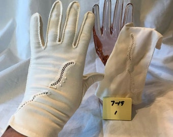 Charming Original Vintage Mid Century Off White Hand Stitched Pierced Design Ladies' Nylon Wrist Gloves Approx Size 6.5