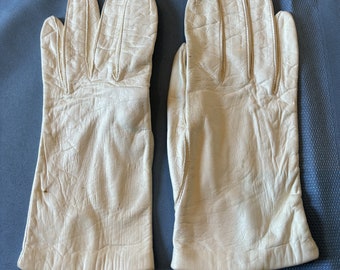 Sweet Original Vintage Mid Century Fownes Short Wrist Length Off-White Leather Gloves Size 7-1/2