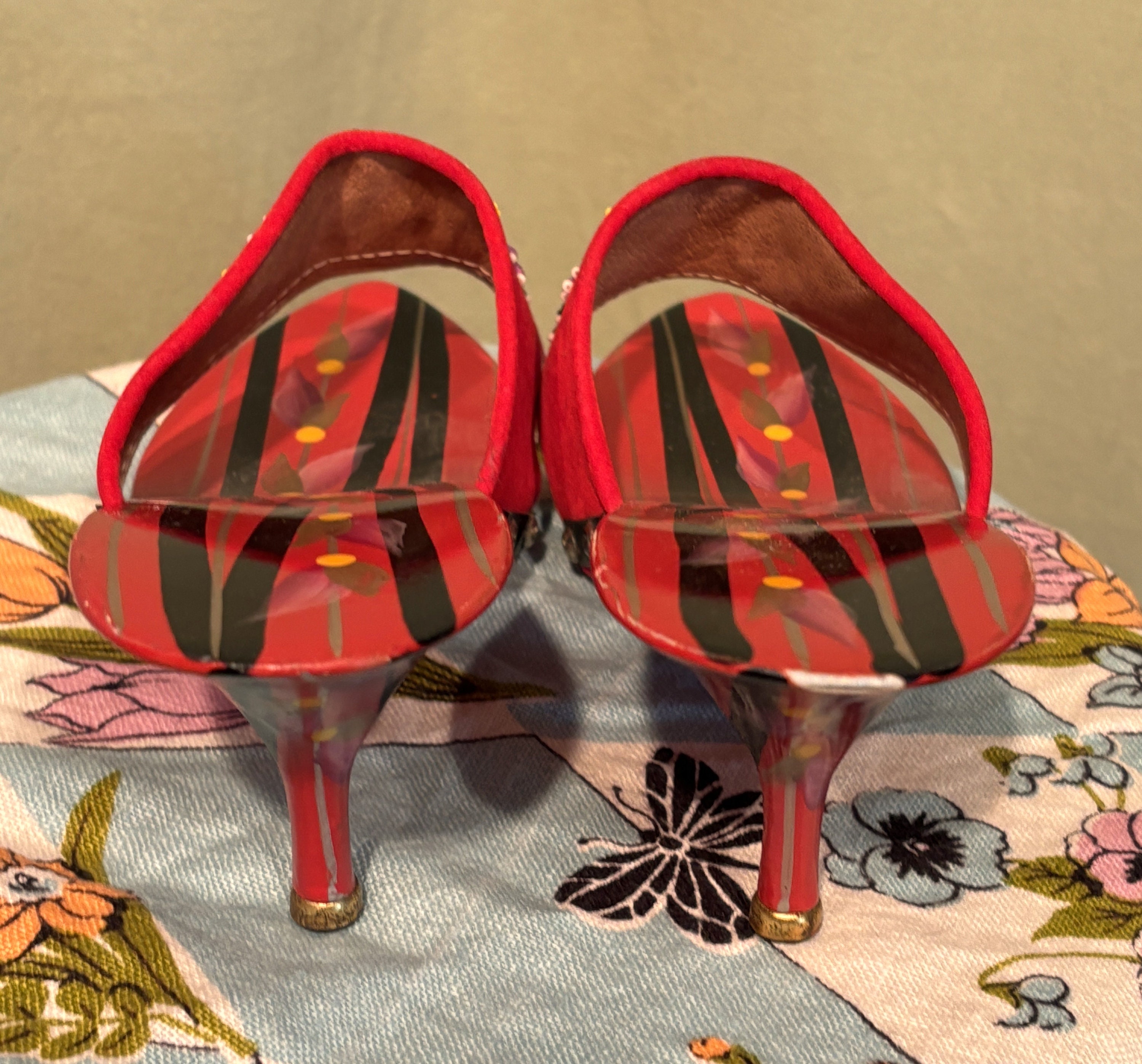 Charming Original Vintage 90s Japanese Red Beaded Lacquer