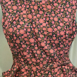 Charming Original Vintage 40s 50s Pink & Green Floral Sleeveless Belted Dress w Big Pockets Bust 40 Shoulders 16 .5 image 2