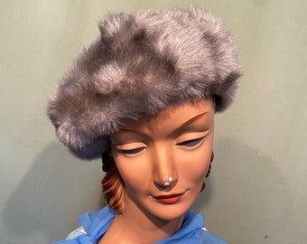 Fun Original 60s 70s Ladies' Vintage Gray Faux Fur Beret Tam Hat 20-1/2" Around the Inside