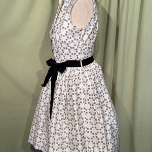 Sweet Vintage 50s Black & White Print Belted Sleeveless Dress W Full ...