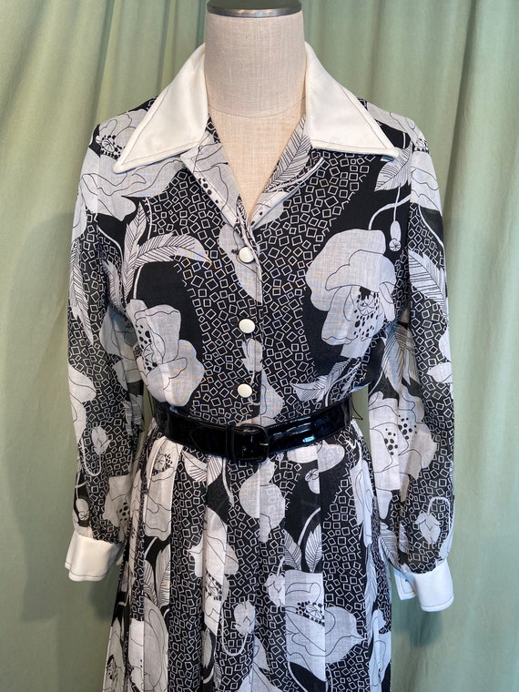 Sweet Original Vintage 70s Black & White Floral L… - image 2