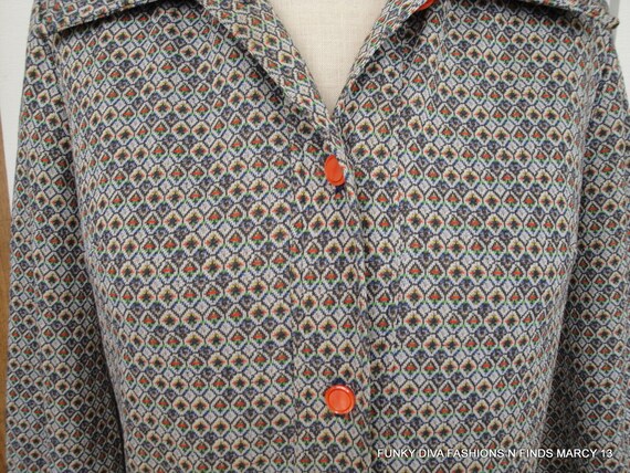 Cute Original Vintage 70s Gray Poly Knit Long Sleeve Gray Shift Dress with Half Belt in Back Bust 34 Unbranded