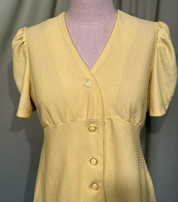 Cute Original Vintage 70s Gray Poly Knit Long Sleeve Gray Shift Dress with Half Belt in Back Bust 34 Unbranded