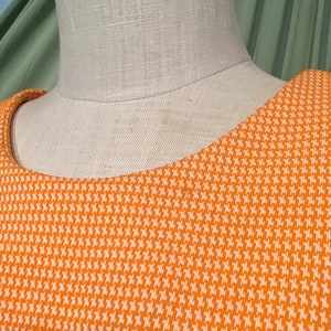 Deadstock NWT Original Vintage 70s L'Iglon Orange & Cream Tweed Check Polyester Short Sleeve Shift Dress Tag Size 20 Bust 42 Waist 42 image 3