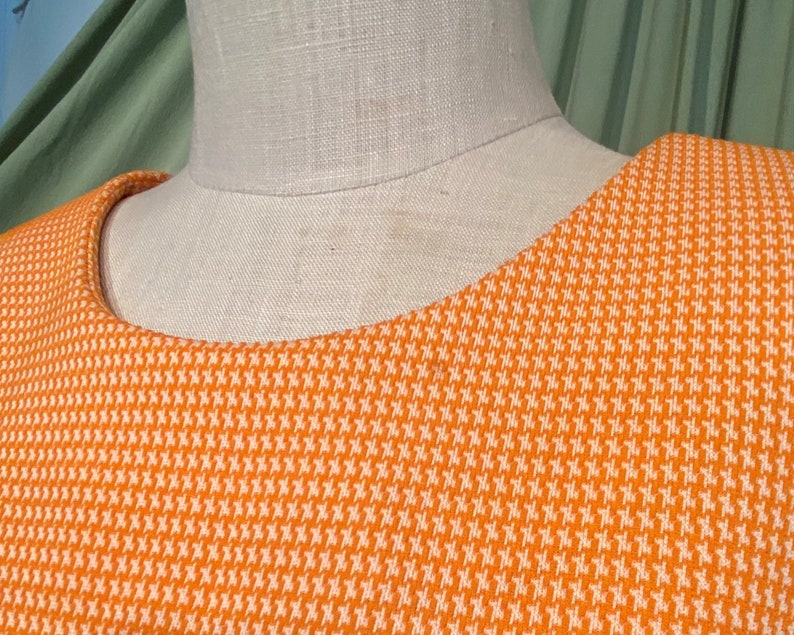 Deadstock NWT Original Vintage 70s L'Iglon Orange & Cream Tweed Check Polyester Short Sleeve Shift Dress Tag Size 20 Bust 42 Waist 42 image 3