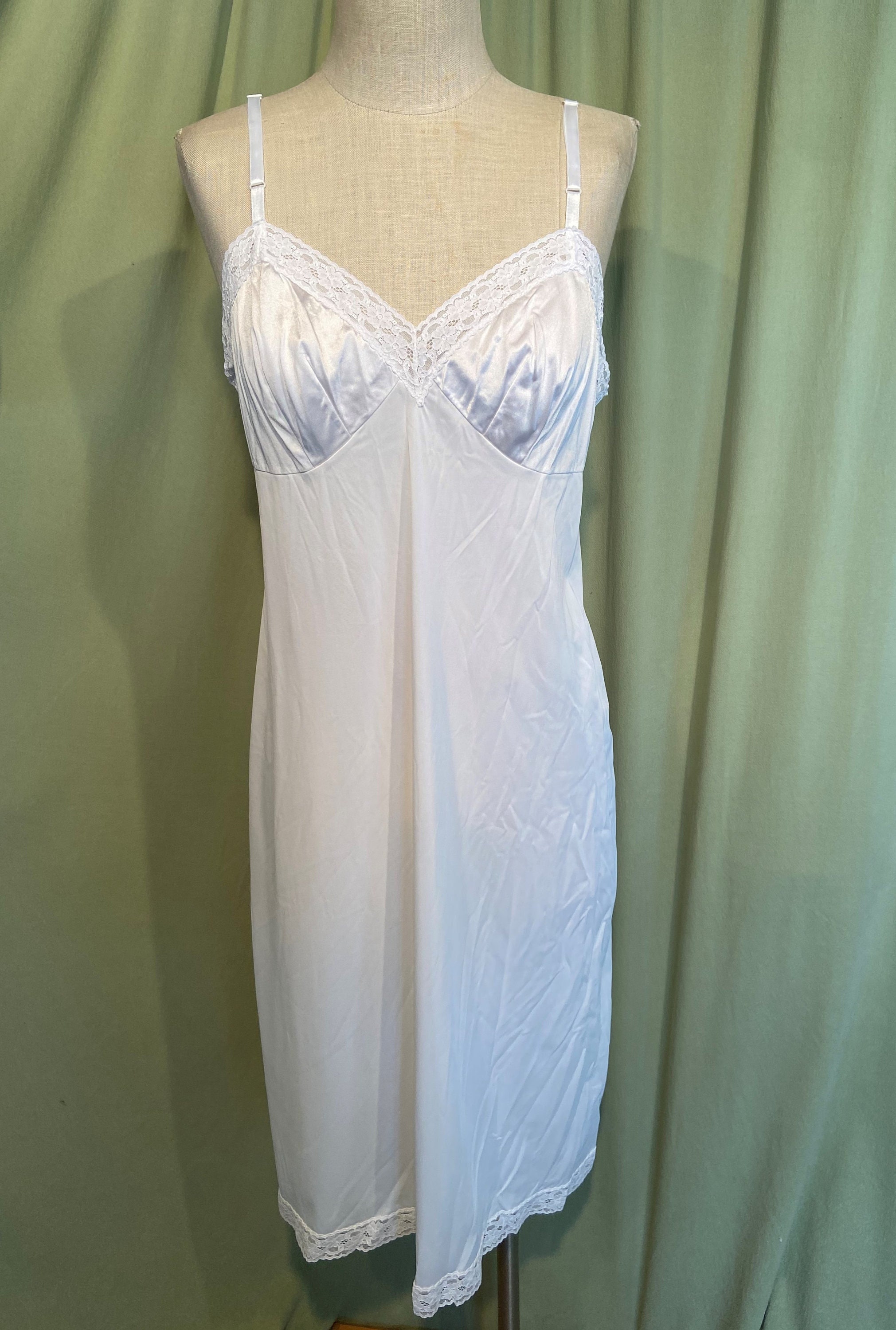 VANITY FAIR Long Slip Nightgown - Size 34 32/40 Off White/ Beige - Made  USA