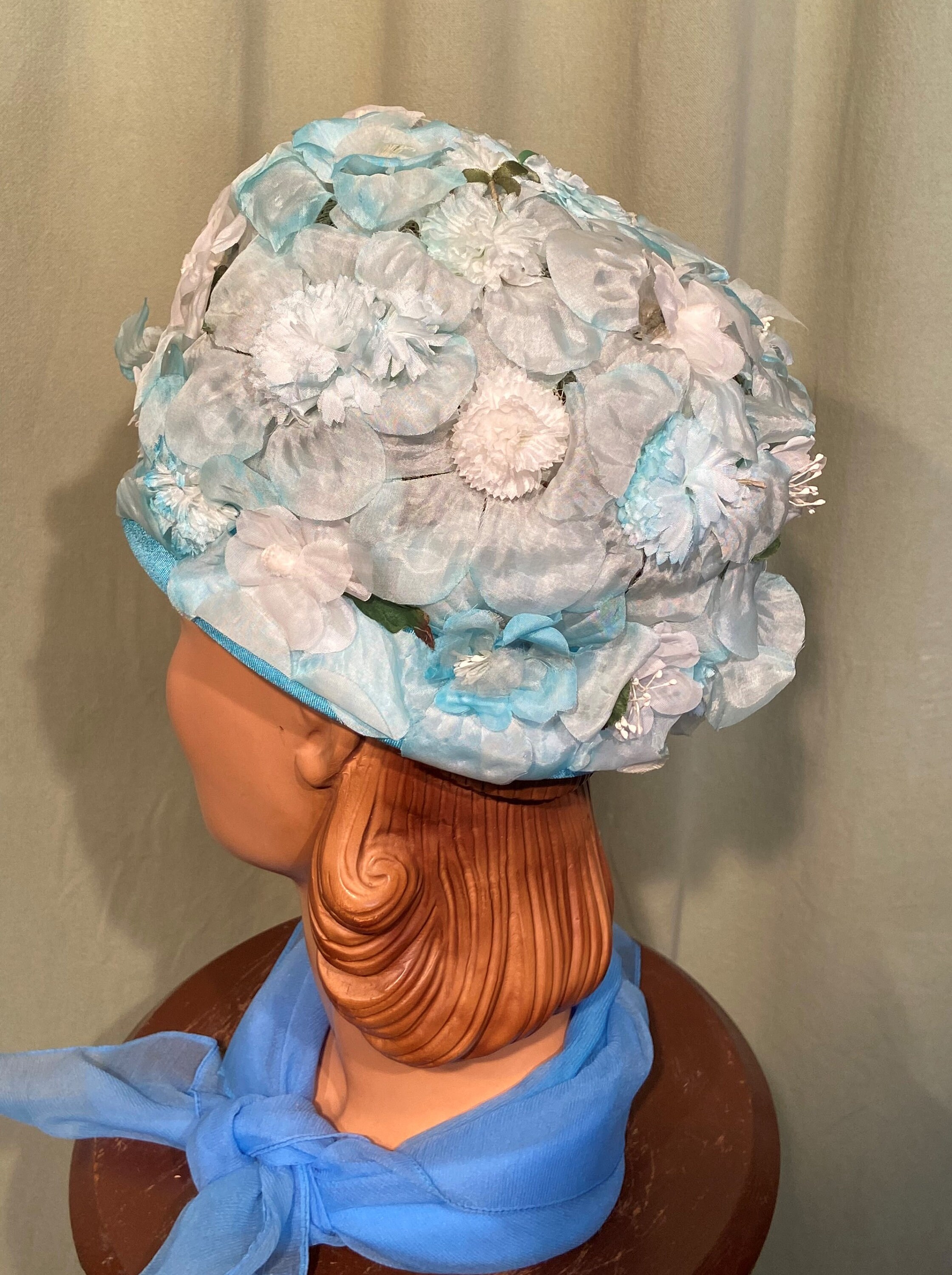 Original Vintage 50s 60s Flower Covered Tall Dome Hat in  display picture 2