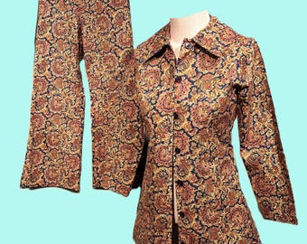 Funky vintage jaren 60 exclusieve Lady Bird klassiekers blauw en goud katoen paisley 2-delig broekpak jasjurk met wijde pijpen broek buste 34 taille 24