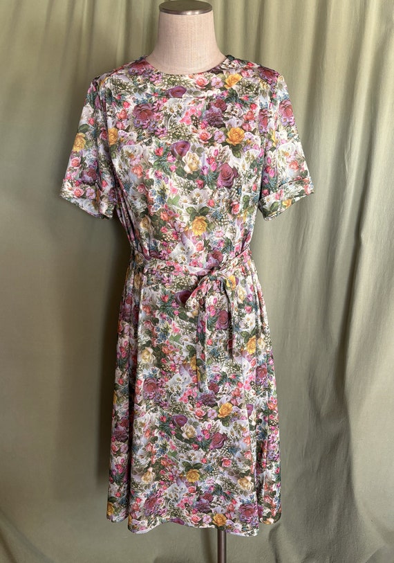 Sweet Original Vintage 70s Colorful Floral Short S